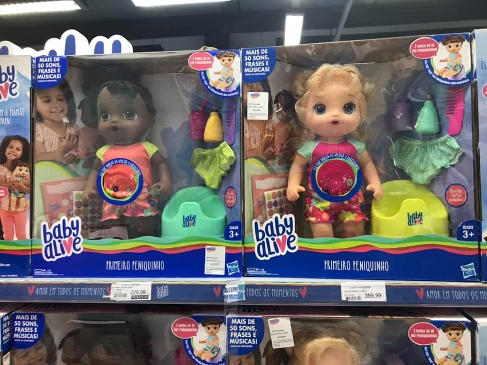 Promoção de bonecas na loja PB Kids do ParkShoppingBarigüi, em Curitiba (Foto: Reprodução/Facebook)