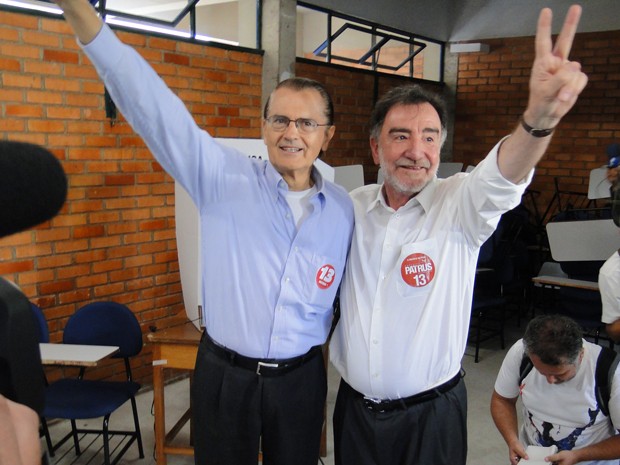 Aloísio Vasconcelos e Patrus Ananias, na PUC Minas, em Belo Horizonte (Foto: Alex Araújo/G1)