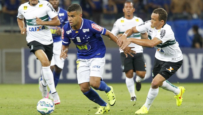 Alisson tem lesão detectada e desfalca Cruzeiro por, pelo menos, um mês