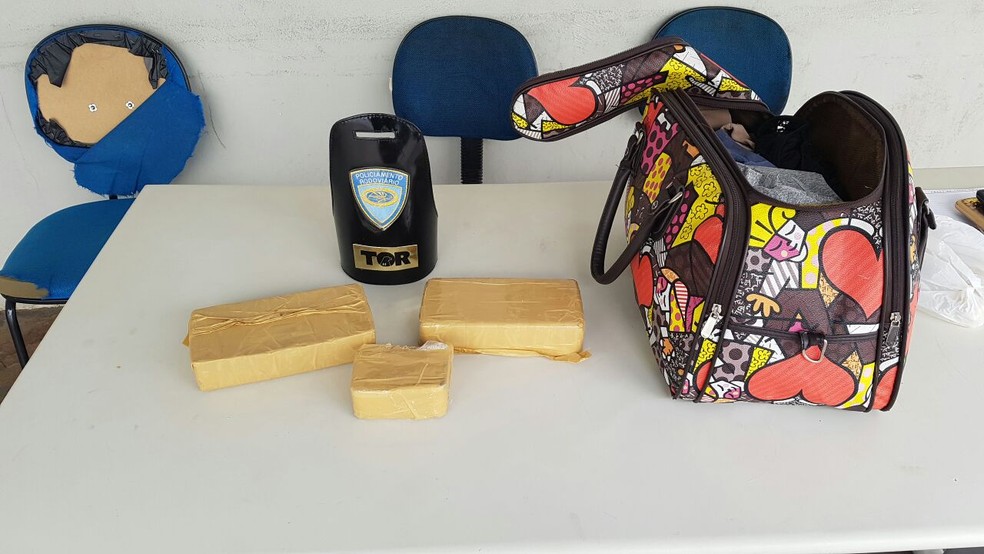Cerca de 2,5 quilos da droga foram apreendidos (Foto: Polícia Rodoviária/Divulgação)