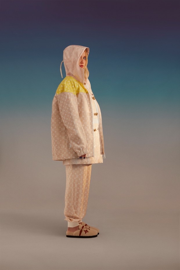 Gabriela Prioli usa jaqueta, vestido, calça e sapatos, tudo Louis Vuitton (Foto: João Arraes)