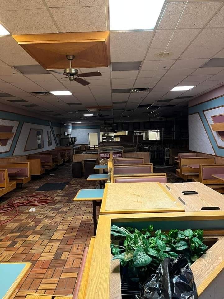 Burger King antigo é encontrado atrás de parede, em shopping center (Foto: Reprodução / Twitter)