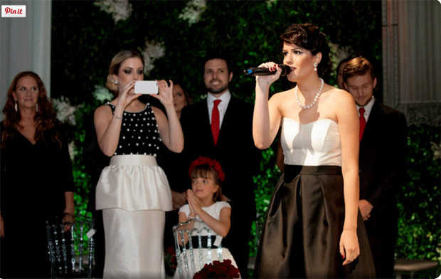 Rafaella com as irmãs Fabiana e Luiza (cantando) (Foto: Reprodução Blog Fabiana Justus)