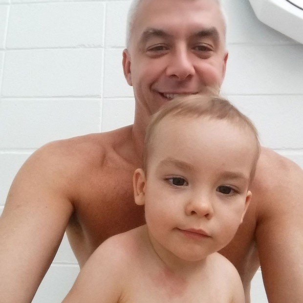 Alexandre Corrêa e o filho: prontos para a natação (Foto: Reprodução/ Instagram)