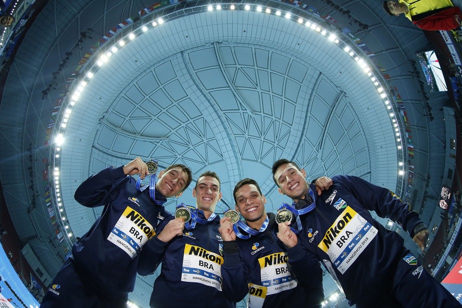 ApÃ³s ouro, time do revezamento projeta OlimpÃ­ada: 