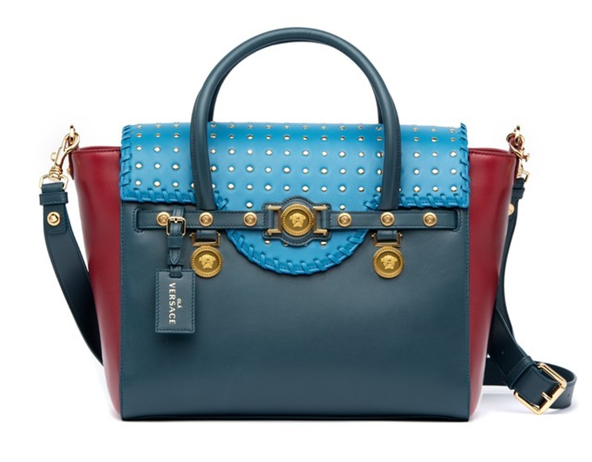 Ciao, Rio! Versace desembarca no shopping Village Mall | Moda | vogue