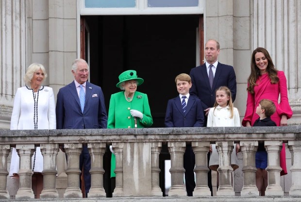 Família real do Reino Unido nas comemorações do Jubileu de Platina da Rainha (Foto: The Sun)