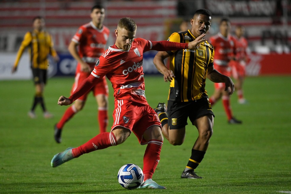 Beltr&aacute;n descontou para o River Plate contra o The Strongest &mdash; Foto: Divulga&ccedil;&atilde;o / River Plate