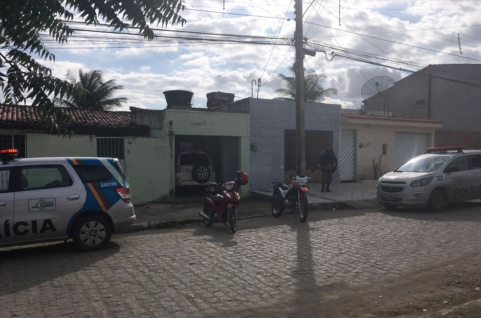 Veículos foram encontrados no bairro Rendeiras (Foto: Ana Rebeca Passos / TV Asa Branca)