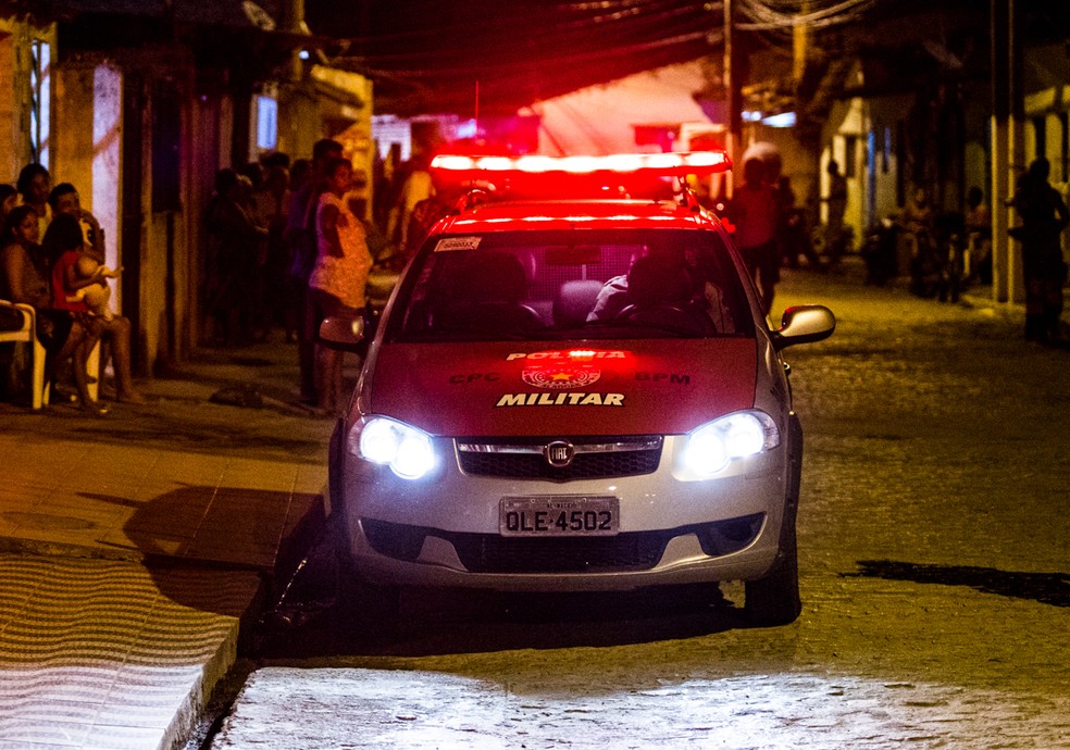 Casal foi amarrado em matagal e mulher foi estuprada â Foto: Jonathan Lins/G1