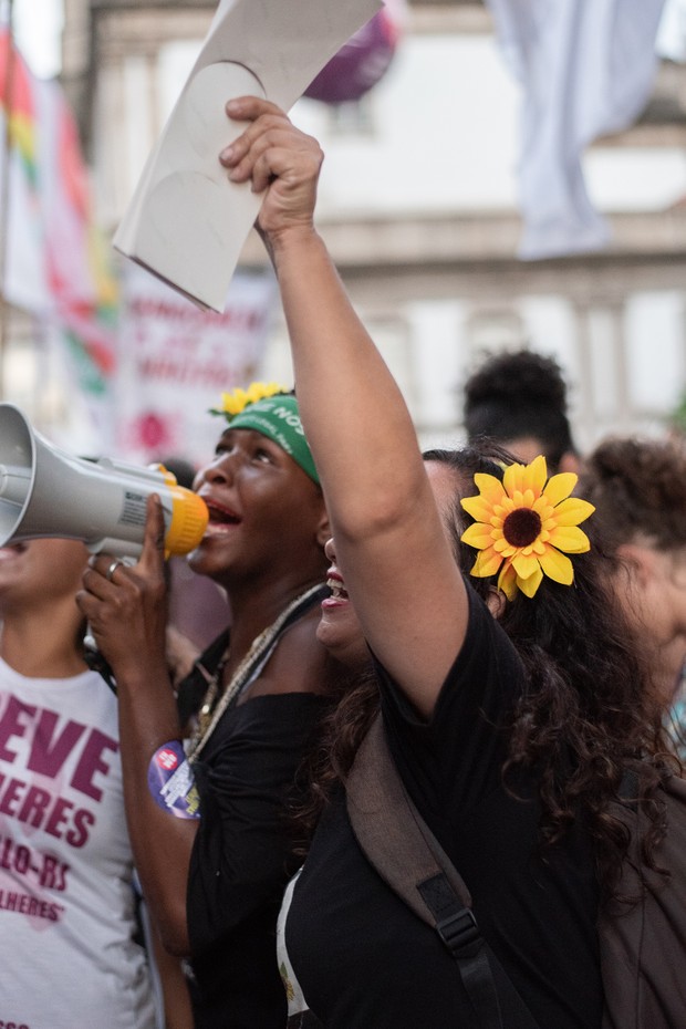 8M: Marcha cobra igualdade, direito pela vida de todas as mulheres, combate à violência e homenageia mulheres históricas no Centro do Rio (Foto: Isabel Gandolfo)
