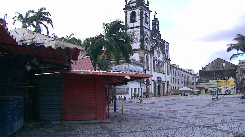 Centro do Recife ficou praticamente deserto no primeiro dia da greve dos rodoviários, deflagrada nesta segunda (3) (Foto: Reprodução/TV Globo)