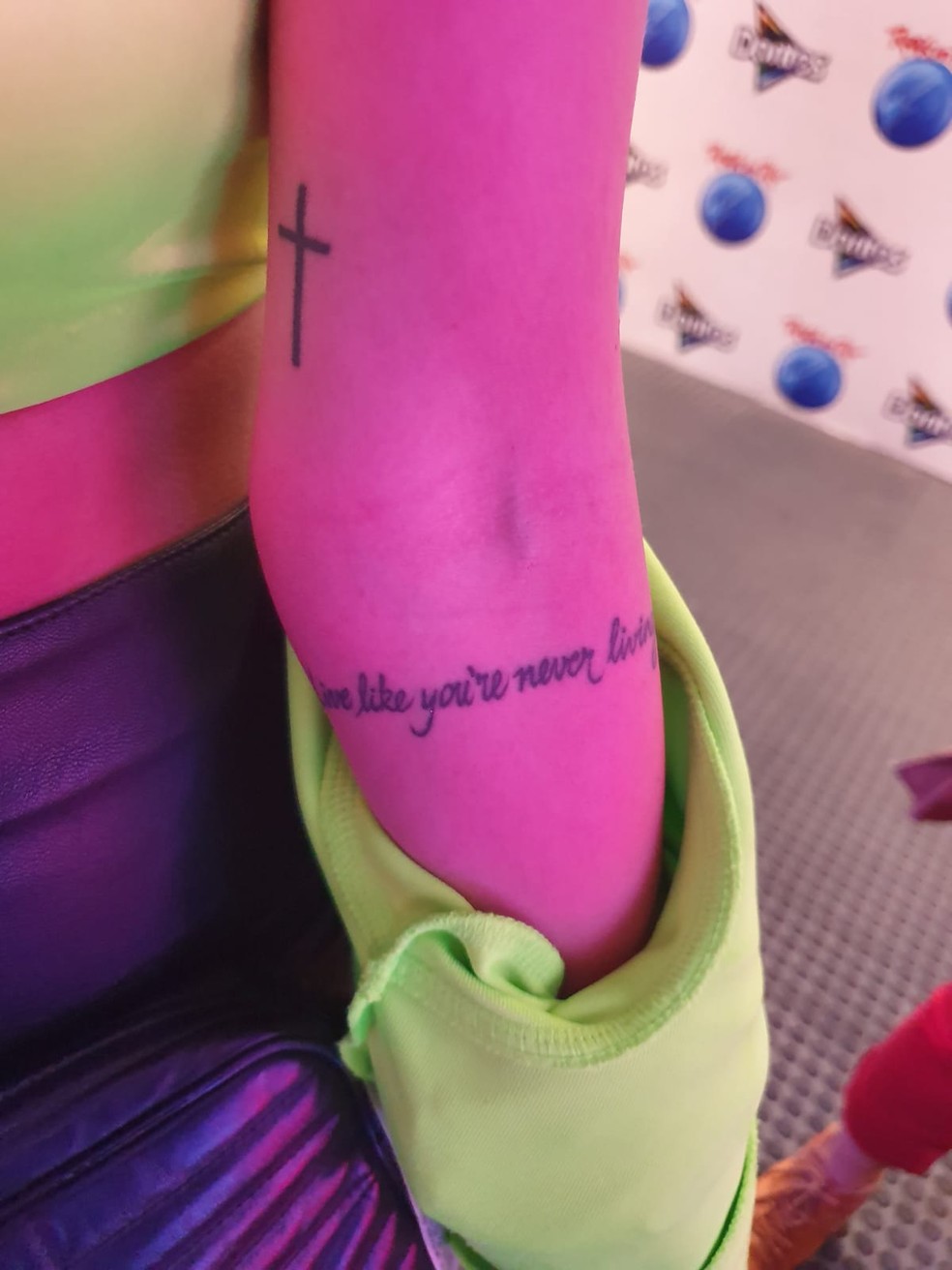 Banda pop show feito tatuagem Remocao De Tatuagem Um Processo Ainda Imperfeito Emais Estadao