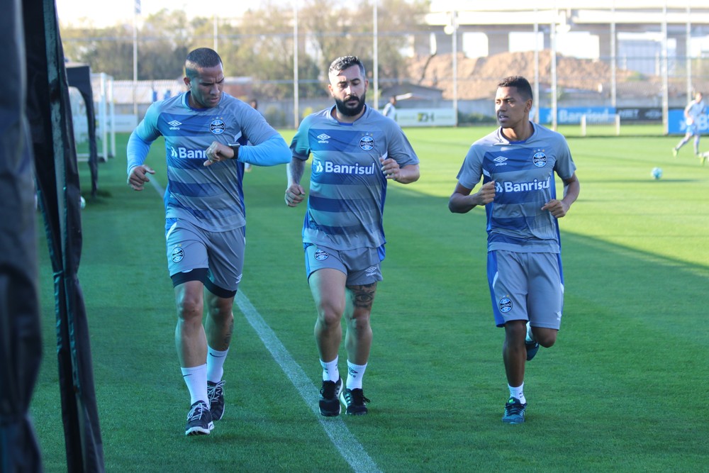 Grêmio inscreve Douglas na vaga de Gastón Fernández para Libertadores