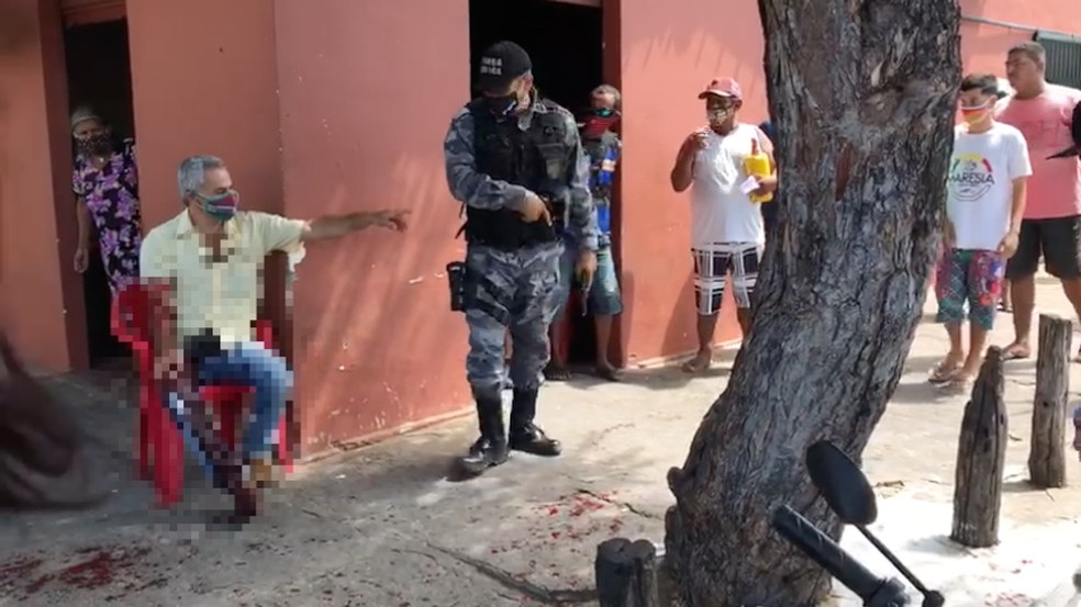 Policiais trocam tiros e ficam feridos após discussão em cemitério — Foto: Tiago Mendes/TV Clube
