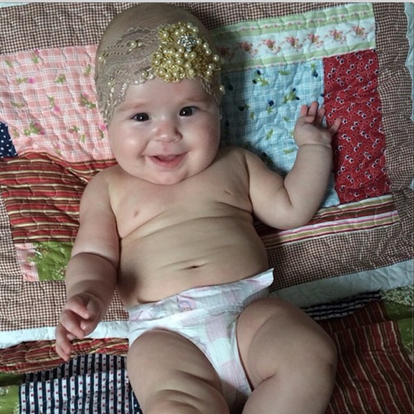 Filha de Solange Almeida esbanja fofura (Foto: Reprodução/Instagram)