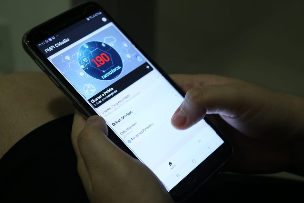 Aplicativo PMPI Cidadão tem como objetivo facilitar o acionamento da Polícia Militar do Piauí — Foto: Lucas Marreiros/G1