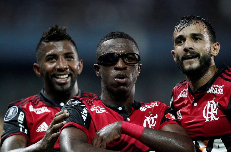 Vinicius Junior fez os dois gols da vitória do Flamengo (Foto: REUTERS/Daniel Tapia )