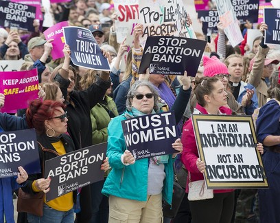Entenda a decisão da Suprema Corte dos EUA que revogou direito ao aborto