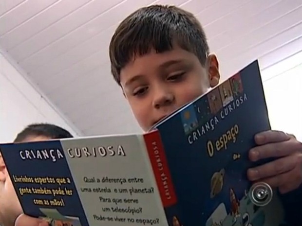 Biblioteca reúne obras voltadas para o público infantil (Foto: Reprodução / TV TEM)