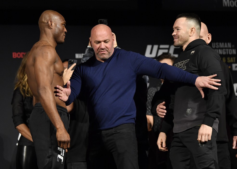 Kamaru Usman e Colby Covington nem conseguiram chegar perto na encarada. Dana White não deixou — Foto: Jeff Bottari/Zuffa LLC