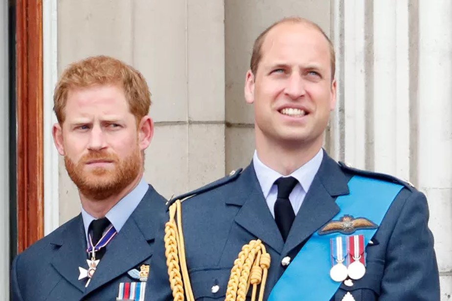 Os príncipes Harry e William em evento real em julho de 2018