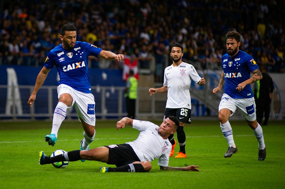 Cruzeiro busca alternativas em campo para suprir carência no ataque