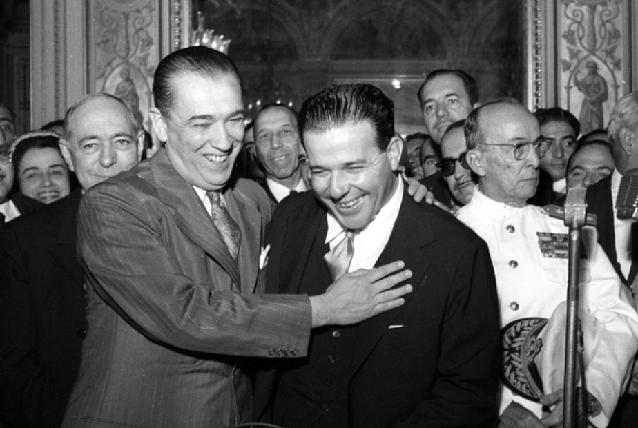 O presidente Juscelino Kubitschek e seu vice, João Goulart, em 1956, são dois dos homenageados