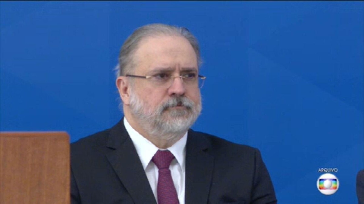 Presidente Jair Bolsonaro anuncia que quer manter Augusto Aras na Procuradoria-Geral da República - Vimarsana News