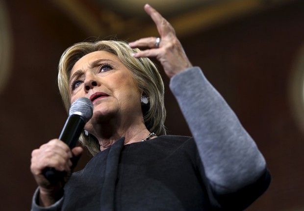 A pré-candidata à presidência pelo Partido Democrata Hillary Clinton participa de evento em Springfield, Massachusetts (Foto: Jonathan Ernst/Reuters)