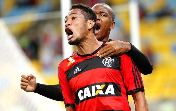 Roger elogia calma de Hernane, do Fla, nos dois gols sobre o Vitória