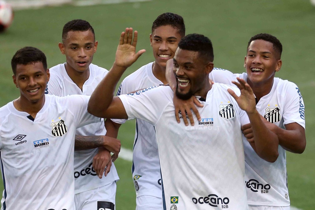 Sabino? Alan Franco? Adonis Frías? Veja como está a busca do São Paulo por mais um zagueiro