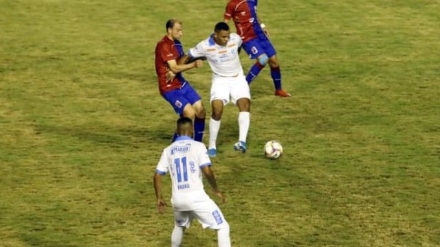 Confiança x Paraná