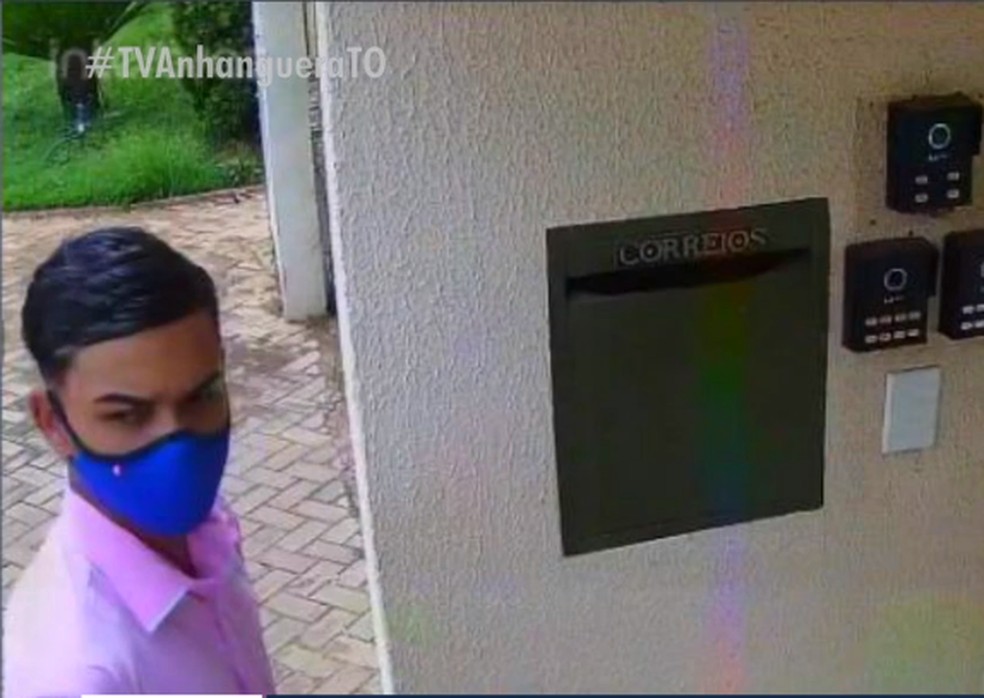 Suspeito que foi recolher os cartões da vítima se passando por funcionário de banco — Foto: Reprodução/TV Anhanguera