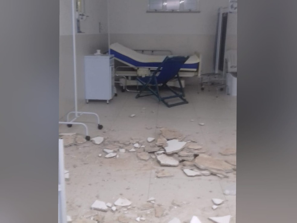 Paciente idosa de 84 anos morre após ser atingida por forro do teto do Hospital Municipal de Paraipaba, no interior do Ceará. — Foto: Arquivo pessoal