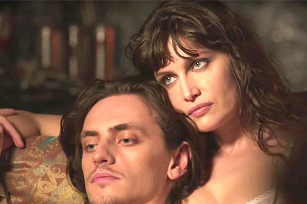 Laetitia Casta e Segei Polunin nos bastidores do Calendário Pirelli 2019 (Foto: Reprodução)