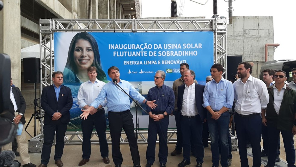 Após inauguração, Bolsonaro concedeu coletiva em Sobradinho — Foto: Júlio César/TV Bahia
