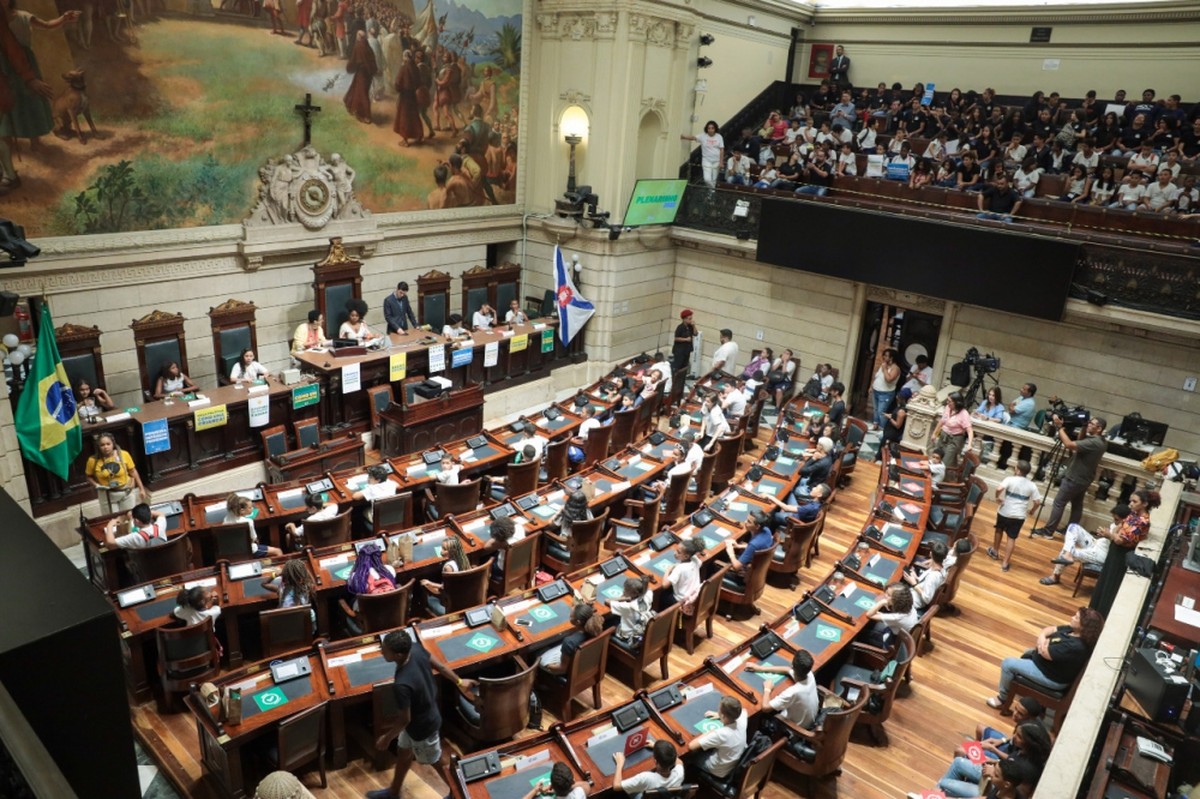 Plenarinho: mais de 150 alunos da rede municipal do Rio viram