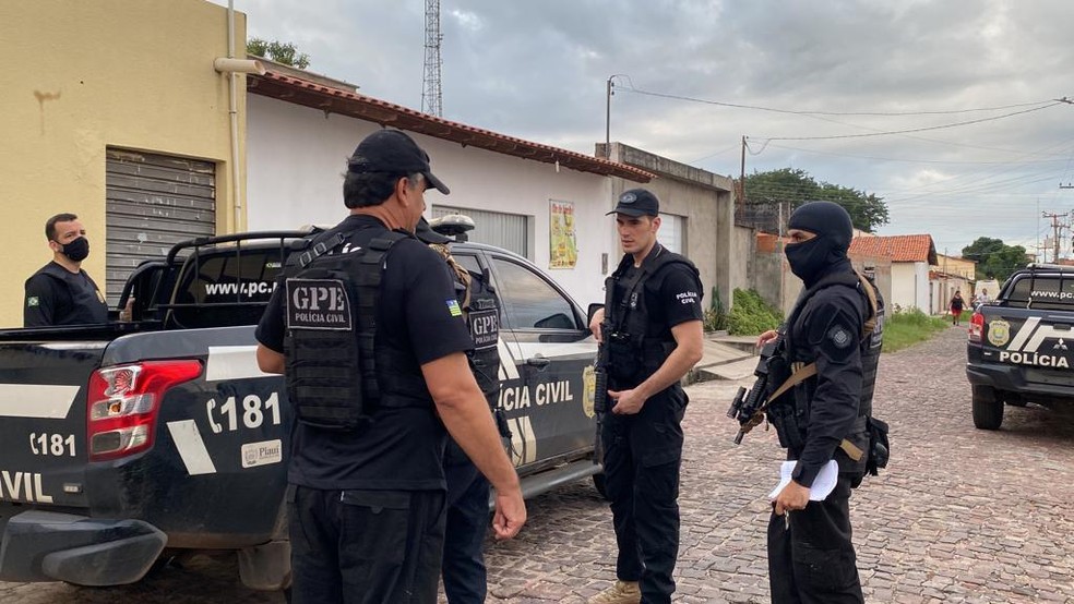 Polícia cumpre mandados de prisão e de busca contra o tráfico de drogas em Elesbão Veloso, no Piauí — Foto: Polícia Civil do Piauí