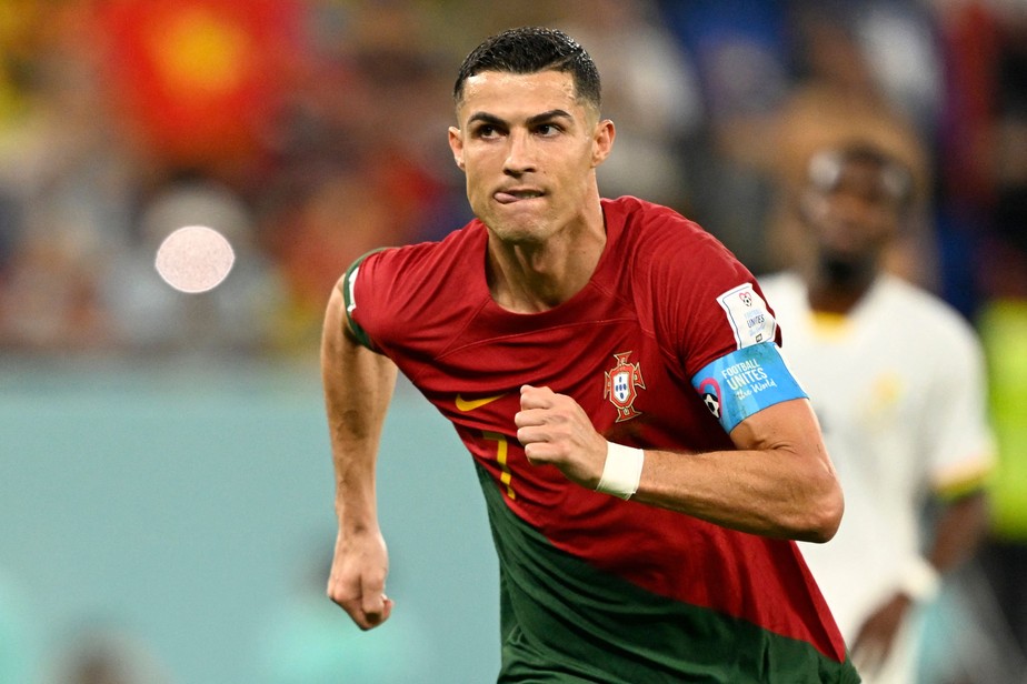 Cristiano Ronaldo aceita oferta e será jogador do Al-Nassr em janeiro, diz jornal
