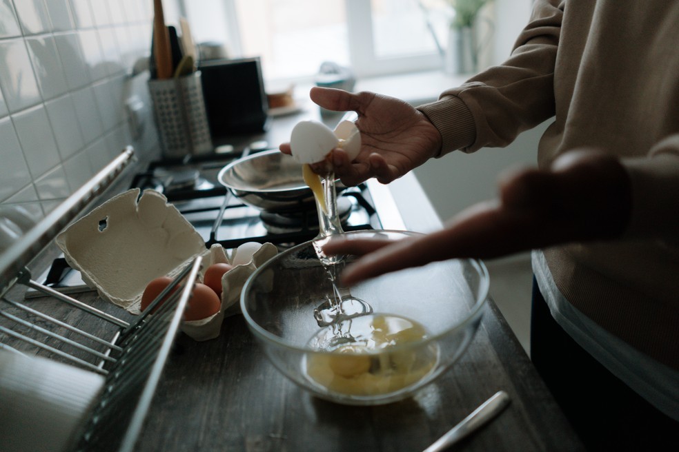 Receitas ficam mais práticas com o uso das omeleteiras elétricas (Foto: Pexels / cottonbro / CreativeCommons)