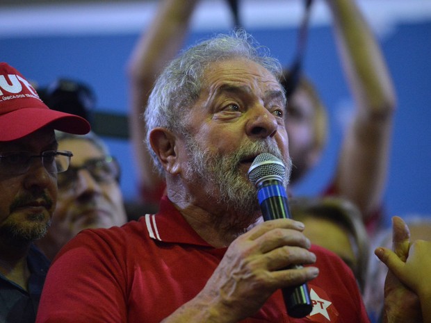 O ex-presidente Luiz Inácio Lula da Silva participa de encontro com sindicalistas e membros do Partido dos Trabalhadores (PT) em São Paulo  (Foto: Nelson Almeida/AFP)