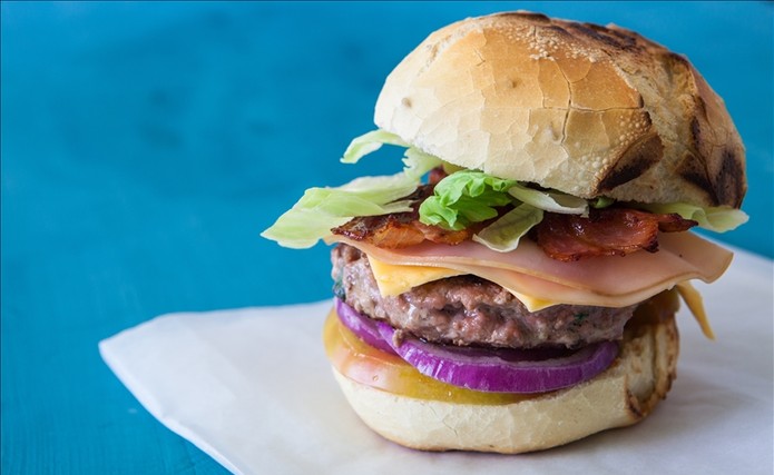 Quantas calorias tem um hamburguer? Google pode ajudar a 'contar gordices' (Foto: Pond5)