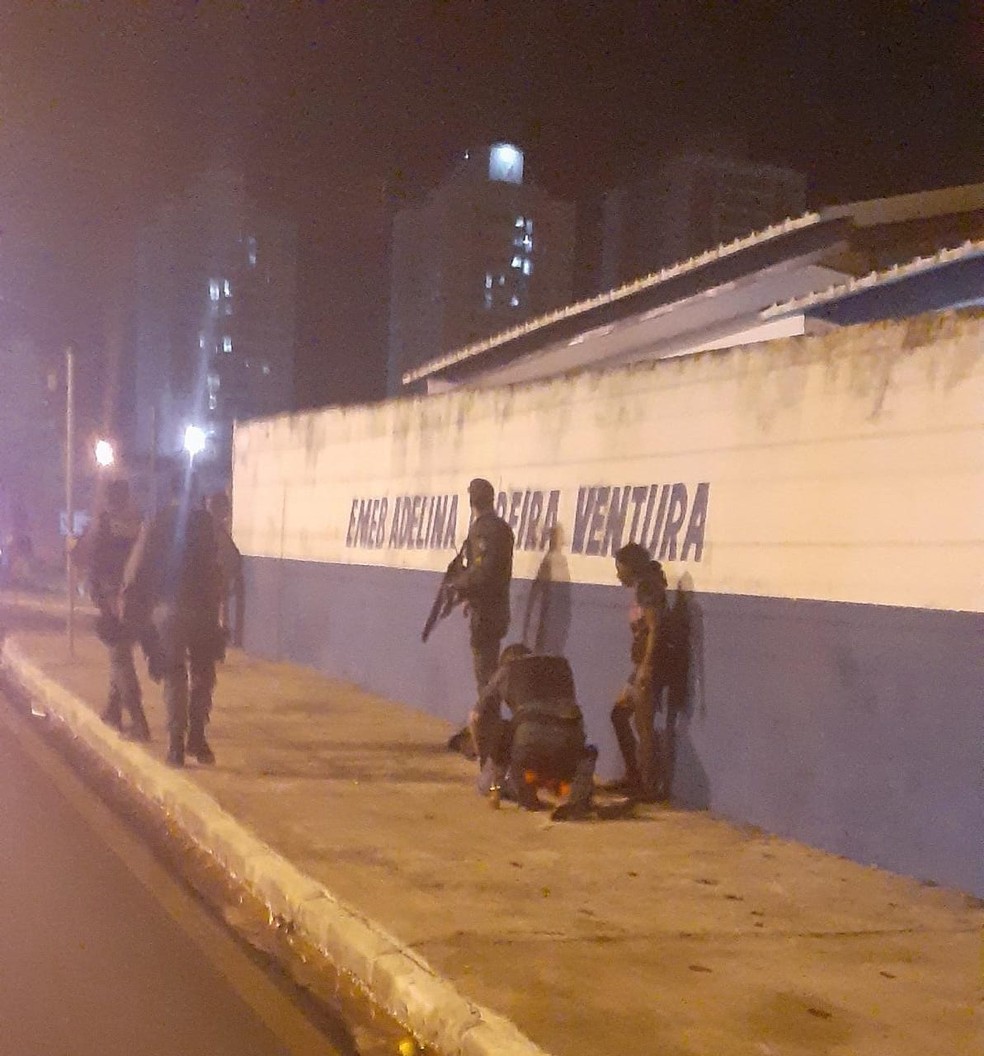 Moradores dizem que policiais chegaram no local atirando — Foto: Dayane Gomes/Arquivo pessoal