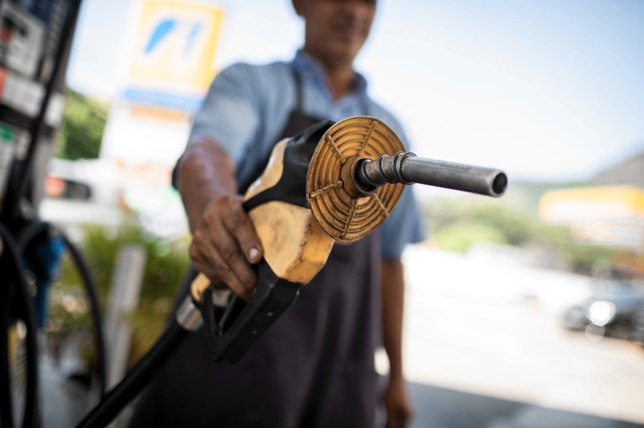 Petrobras reajusta preços da gasolina  em 7,46%