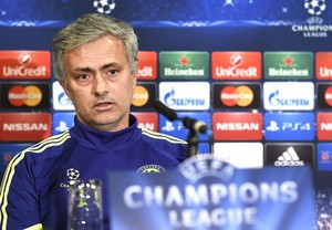 Mourinho coletiva Chelsea (Foto: Agência EFE)