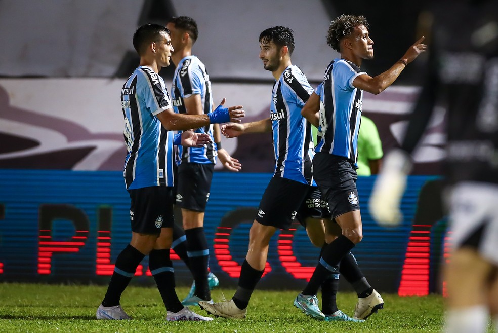 Gr&ecirc;mio comemora vit&oacute;ria sobre o ABC &mdash; Foto: Lucas Uebel/Gr&ecirc;mio