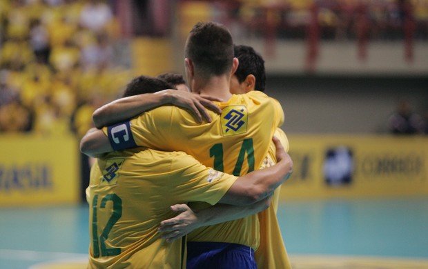 Seleção goleia Bélgica em amistoso de Futsal, em Fortaleza (Foto: Bruno Gomes/Agência Diário)