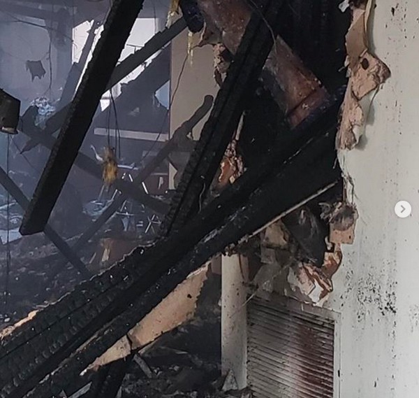 A casa da socialite Camille Grammer destruída pelos incêndios que atingem o estado da Califórnia (Foto: Instagram)