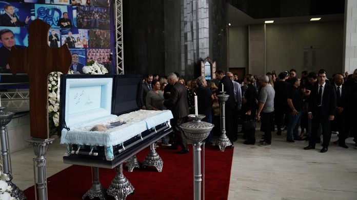 Corpo De Gugu Liberato E Velado Pela Familia Do Apresentador Na Assembleia Legislativa De Sp Sao Paulo G1